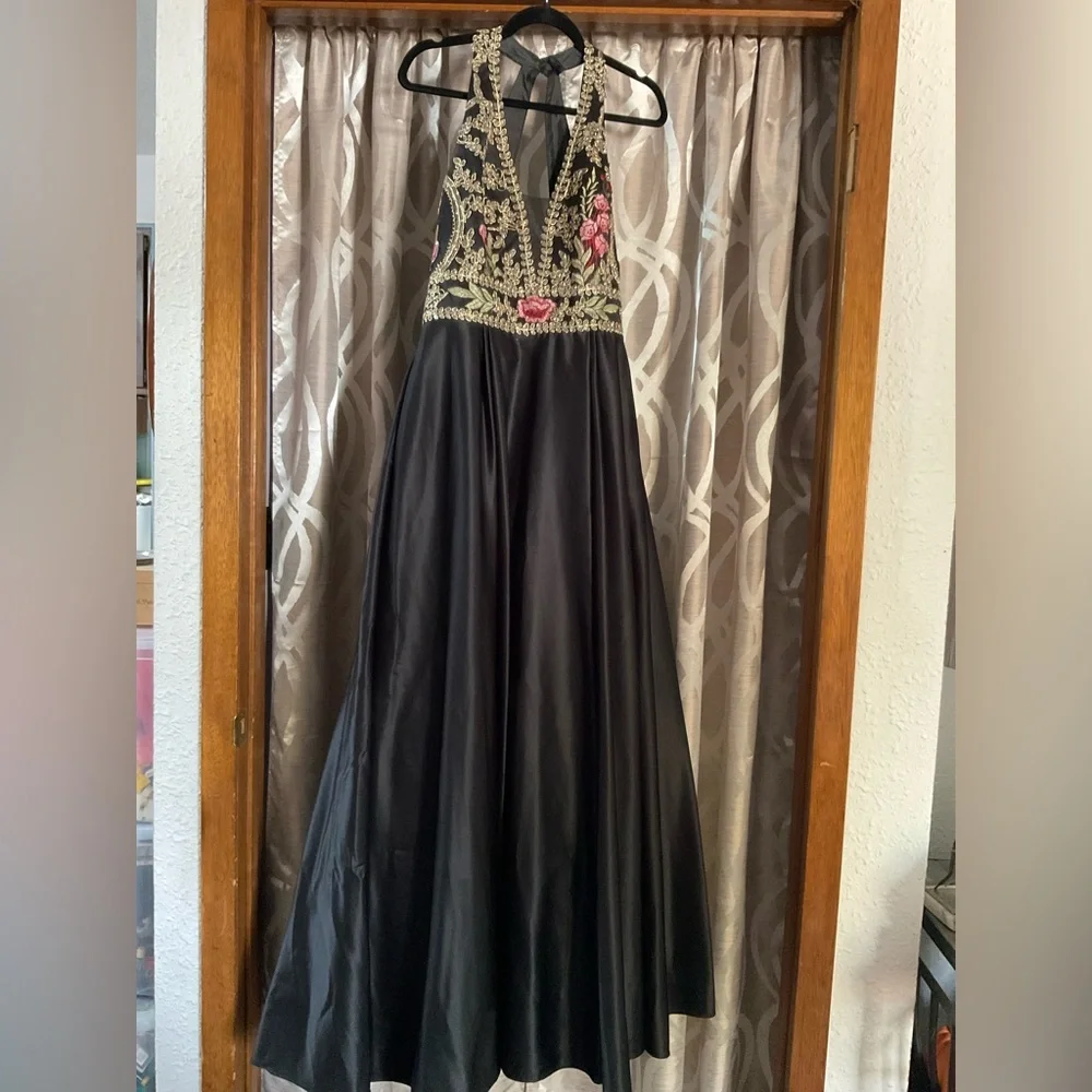 Satin Formal Gown by Blondie Nights embroidered pockets - Picture 7 of 9